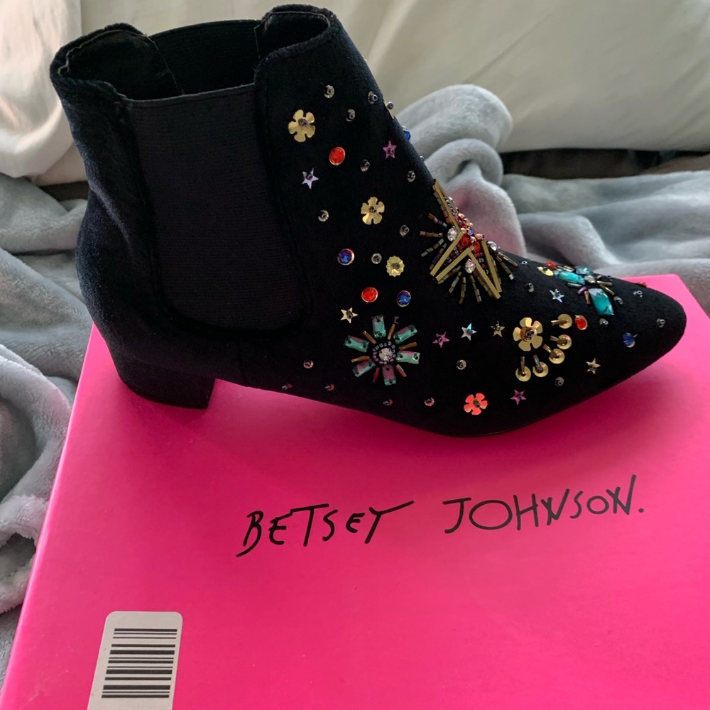 Size 6.5 Betsy Johnson black boots